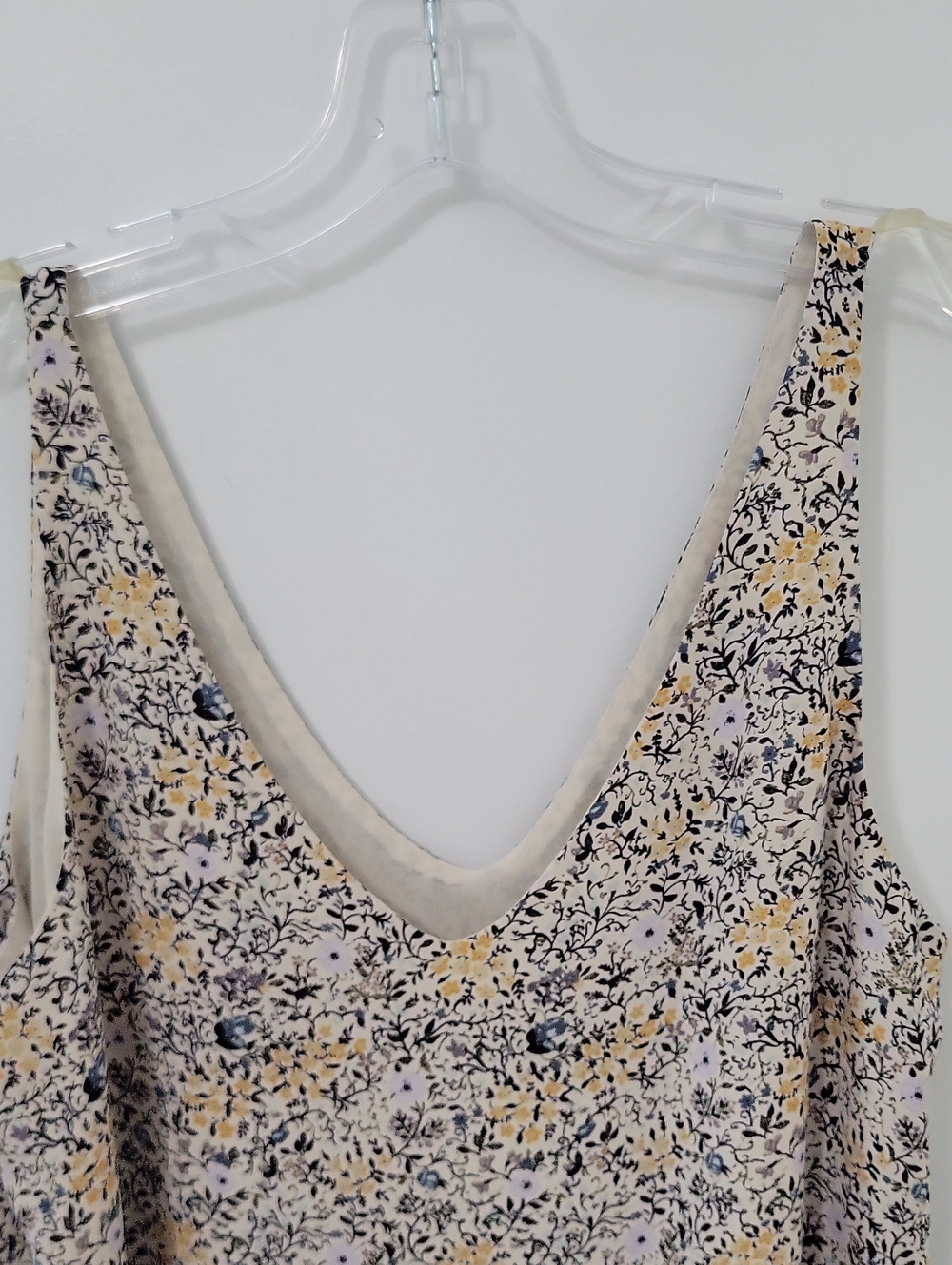 LOFT Floral V-Neck Flowy Tank Top, Size Medium - Picture 3 of 6